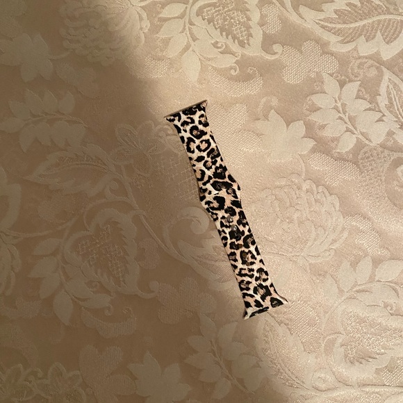 Apple Watch Leopard Band (compatible with Series 3) - Picture 3 of 3